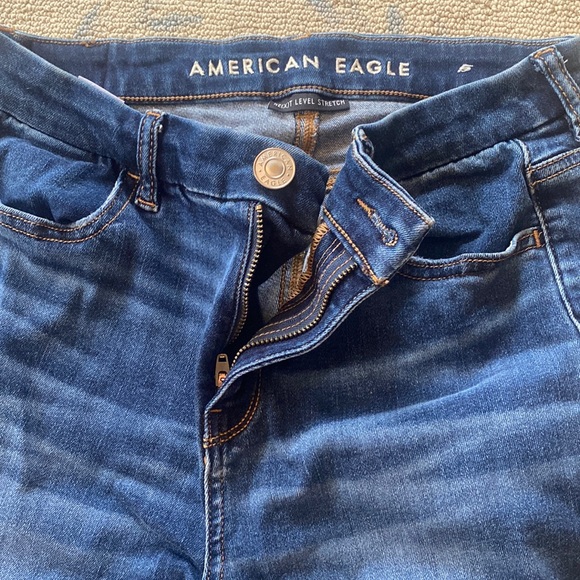AMERICAN EAGLE DARK WASH SKINNY JEAN - Picture 2 of 3